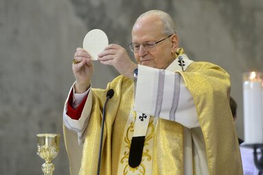 Erdő Péter bíboros az éjféli szentmisén (Fotó: MTI)