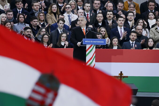 Orbán Viktor ünnepi beszédét tartja (Fotó: MTI)