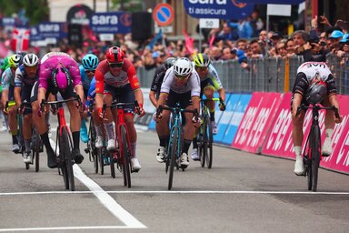 A befutó pillanata, Ackermann jobbról (Fotó: Cycling Weekly/AFP/Getty Images)