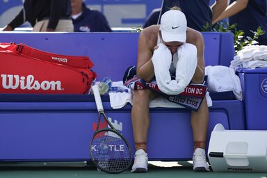 Nincs még hivatalos magyarázat, Simona Halep miért adta fel: talán sérülés, talán a hőség… (Beta/AP)