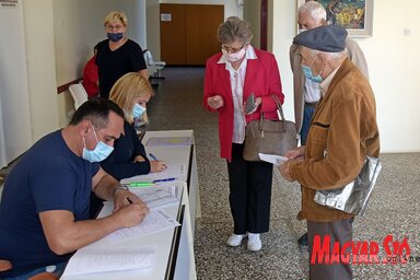 Az átoltottak kétharmada igényli a harmadik vakcinát