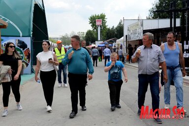 Látogatók a kiállításon  (Fotó: Dávid Csilla)