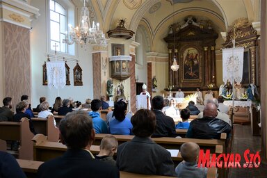 A búcsúnapi szentmisét msgr. Slavko Večerin szabadkai megyés püspök celebrálta (Fotó: Paraczky László felvétele)