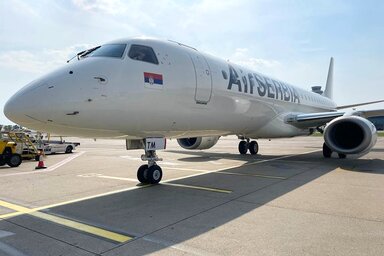 A 100 férőhelyes brazil gyártású, keskeny törzsű gépet személyzetestül rövid lejáratra (Wet Lease) bérlik a görög Marathon Airlinestől. Július és augusztus folyamán még két Embraer 195-öst t