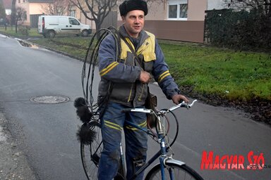 Mészáros Kiss Róbert kéményseprőt mindenki szívesen látja, vele találkozni szerencsét jelent