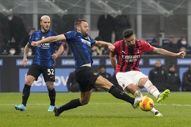 De Vrij blokkoló lába nem érte el Giroud meccsgyőztes lövését (Fotó: Beta/AP)