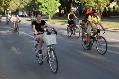 Az Újvidéki Kerékpáros Kezdeményezés szervezi meg minden hónap utolsó péntekén a Kritikus tömeg elnevezésű túrasorozatot (Fotó: Diósi Árpád felvétele)