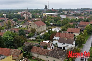 A Tisza-parthoz közelebb eső házak iránt nagyobb a kereslet