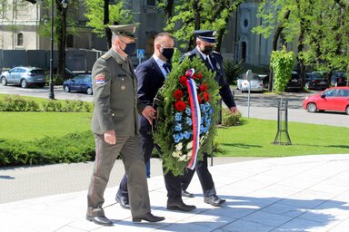 Az államhatalom részéről Bojan Šoralov, az észak-bácskai körzet vezetője koszorúzott (Fotó: Benedek Miklós)