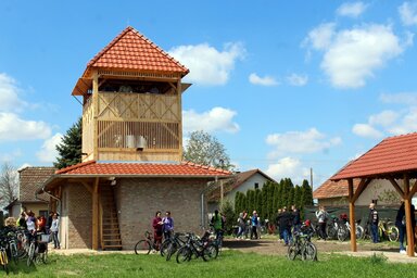 Kényelmes, összkomfortos pihenő madárlessel