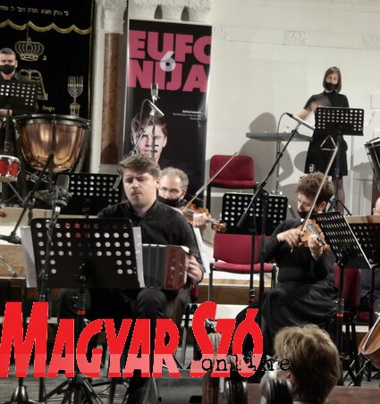 Jovica Ivanović neves bandoneon-, harmonikaművész a megnyitó koncerten (Fotó: Bozsoki Valéria)