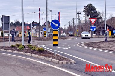 A Kelebiánál lévő körforgalomnál nem hajthatunk rá az Y-elágazásra (Gergely Árpád archív felvétele)