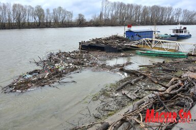 Áradáskor a Tisza nem csak nagy méretű hordalékot visz magával