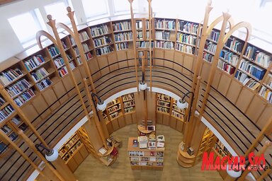 Felülnézetből a VMMI csodálatos könyvtára (Szögi Csaba felvétele)