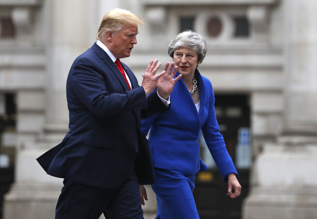 Trump és May útban a Downing Street-i miniszterelnöki hivatalba (Fotó: AP via Beta)