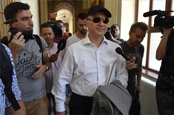 Nikola Gruevszki távozik kiadatási tárgyalásáról (Fotó: MTI)
