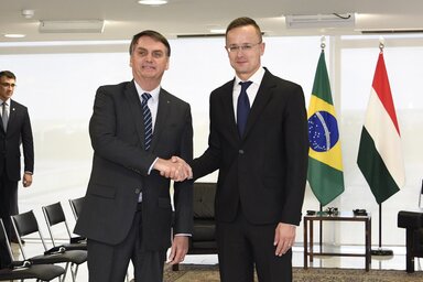 Jair Bolsonaro brazil elnök (b) és Szijjártó Péter magyar külgazdasági és külügyminiszter találkozója Brazíliavárosban (Fotó: MTI/KKM/Mitko Sztojcsev)