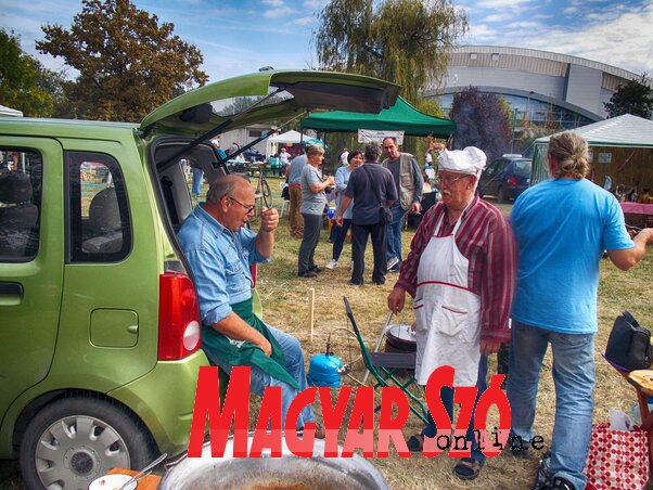 Szorgoskodtak a főzőhelyeken