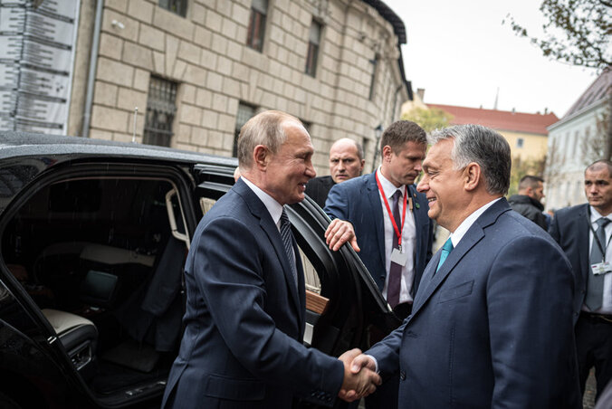 Putyin és Orbán kézfogása (MTI/Miniszterelnöki Sajtóiroda/Benko Vivien Cher)