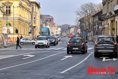 Az út kiszélesítésével megszűnhetnek a torlódások a Makszim Gorkij utcában (Fotó: Gergely Árpád)