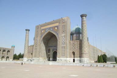 Samarkand főtere a Regisztán (Czékus Borisz felvétele)