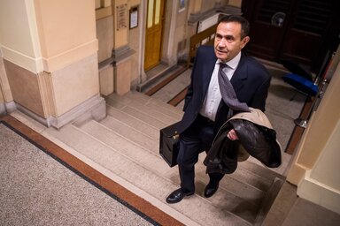 Gyárfás Tamás megérkezik a tárgyalásra (Fotó: MTI)