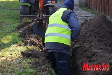 Munkában a közvállalat dolgozói (Lakatos János felvétele)