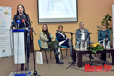 Vladica Andreić, Biljana Štavljanin, Gabrijela Grujić, Bogdan Laban és Biljana Kašerić az Ivan Sarić Műszaki Iskolában (Fotó: Gergely Árpád)