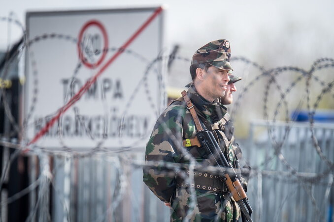 A magyar–szerb határnál járőröző katonák (Fotó: MTI)