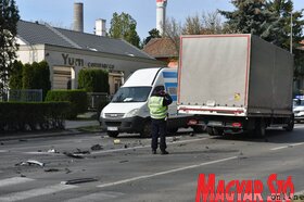 Több személygépjármű és egy teherautó ütközött Szabadkán (Molnár Edvárd felvétele)
