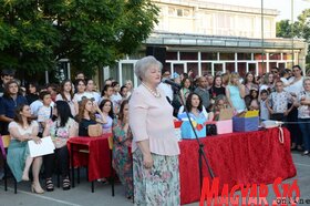 Elballagtak a szenttamási nyolcadikosok (Paraczky László felvétele)