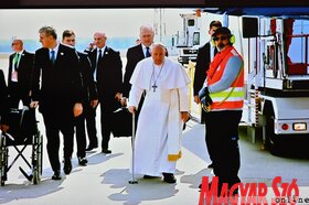 Megérkezett Ferenc pápa Budapestre (Ótos András felvétele)