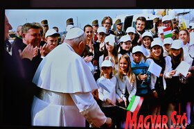 Megérkezett Ferenc pápa Budapestre (Ótos András felvétele)