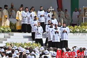 Pápai szentmise a Kossuth téren (Ótos András felvétele)